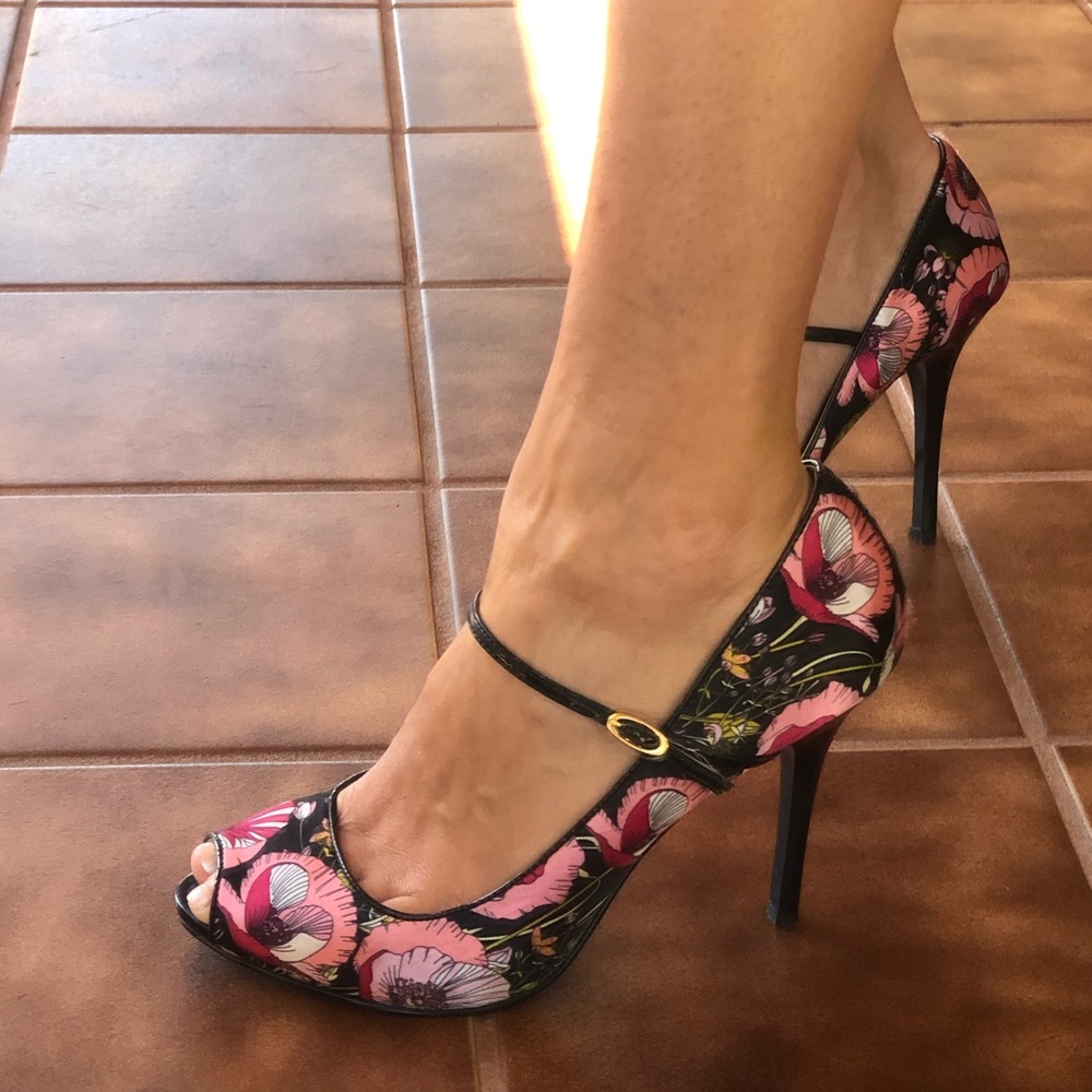 GUESS Silk / PeepToe / MaryJane style Stiletto Heels